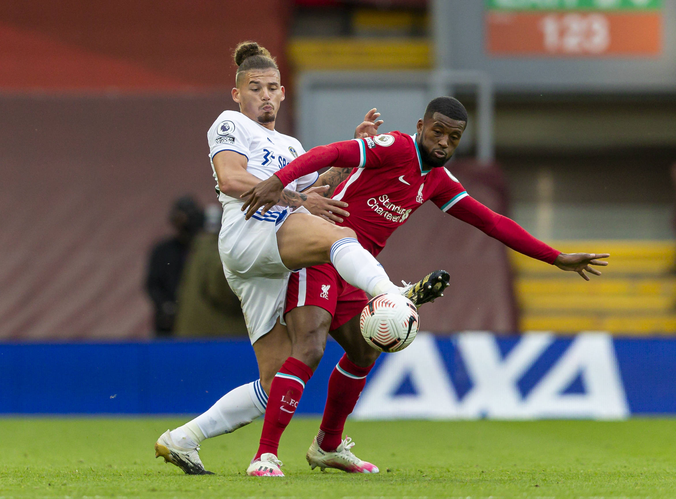 小波特怒推杜伦险引冲突 字母哥按肩膀平息对手怒气显大哥风范